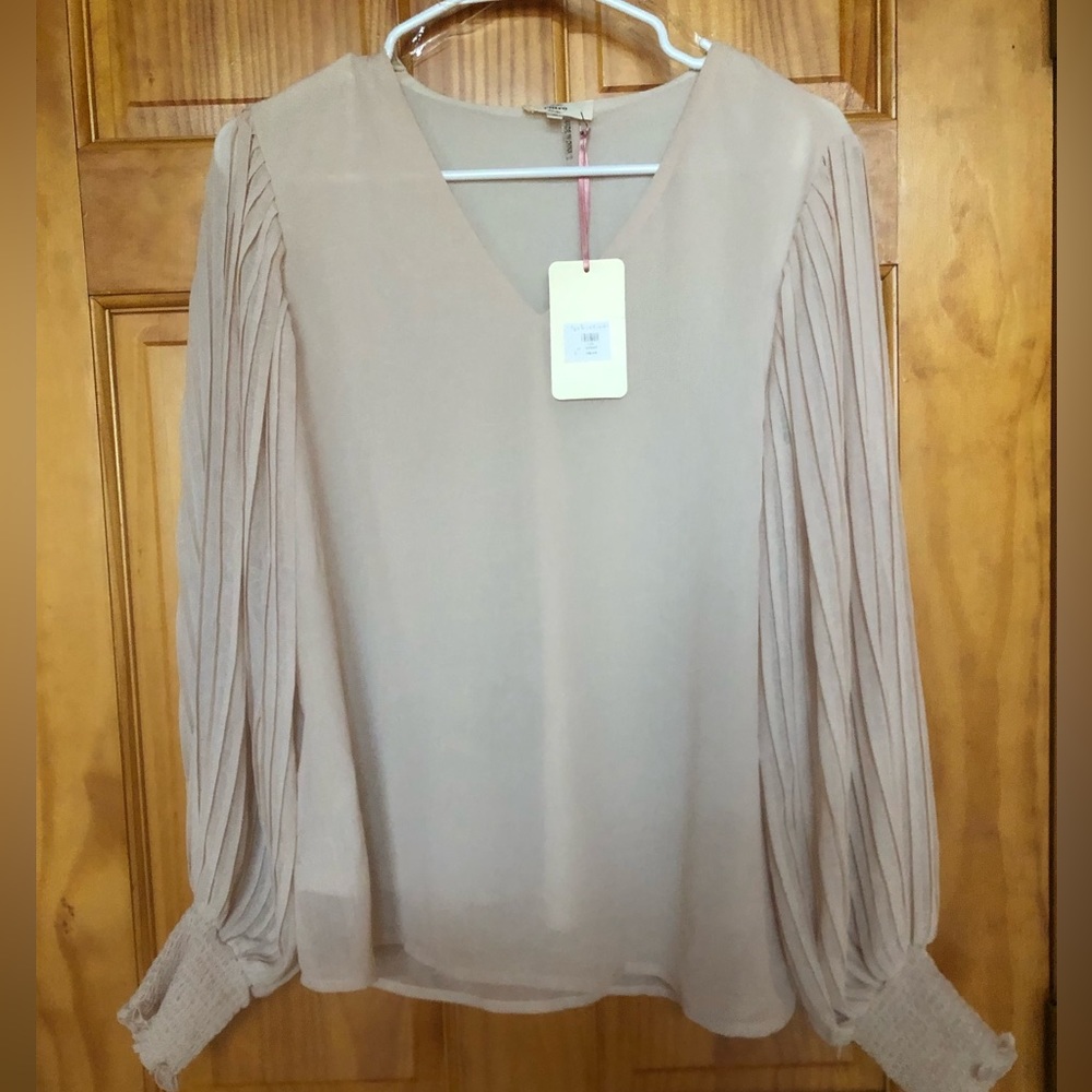 Boutique puff sleeve top